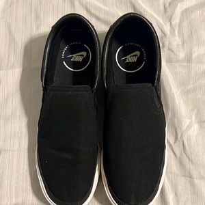 Nike Women Court legacy Slip on Sneakers